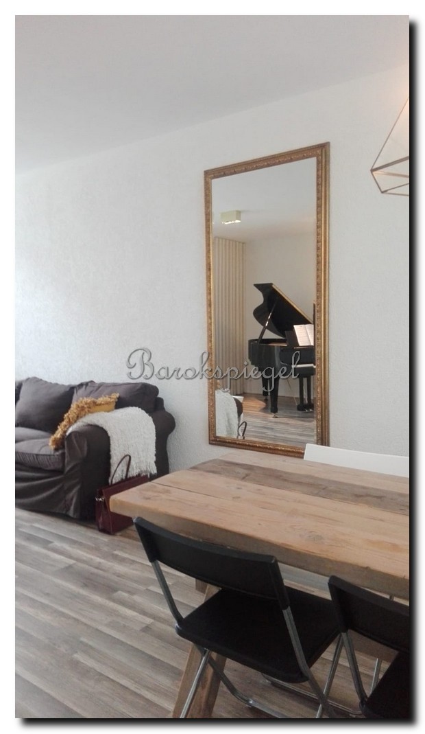 http://foto.barokspiegel.nl/natale/Klassieke-Italiaanse-spiegel-antiekgoud in woonkamer