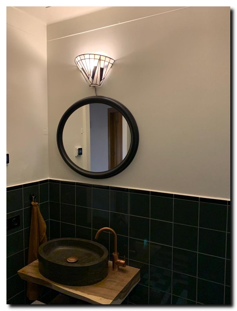 https://foto.barokspiegel.nl/benedetta/Ovale-spiegel-zwart-in-badkamer-59x69cm.jpg