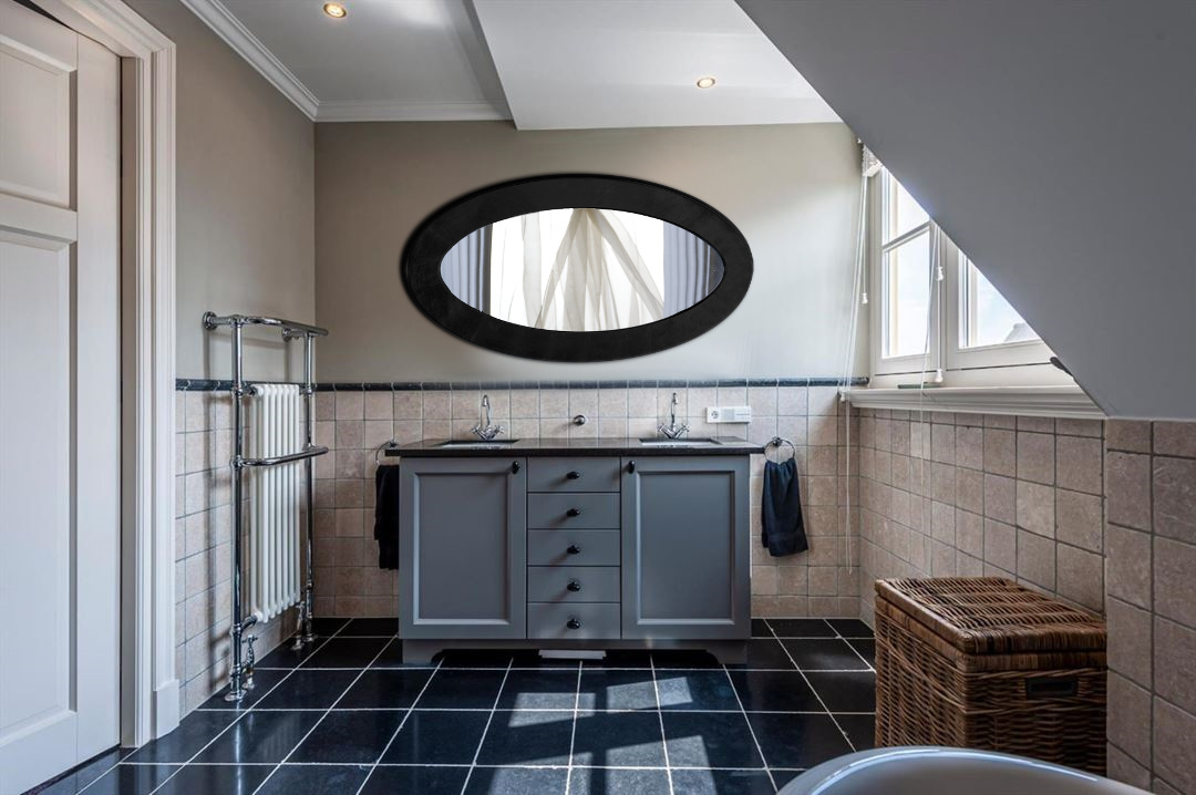 https://foto.barokspiegel.nl/oriana/Grote-ovale-%20spiegel-120cm-groot-zwarte-brede-rand-in-landelijke-badkamer-Zwart.jpg