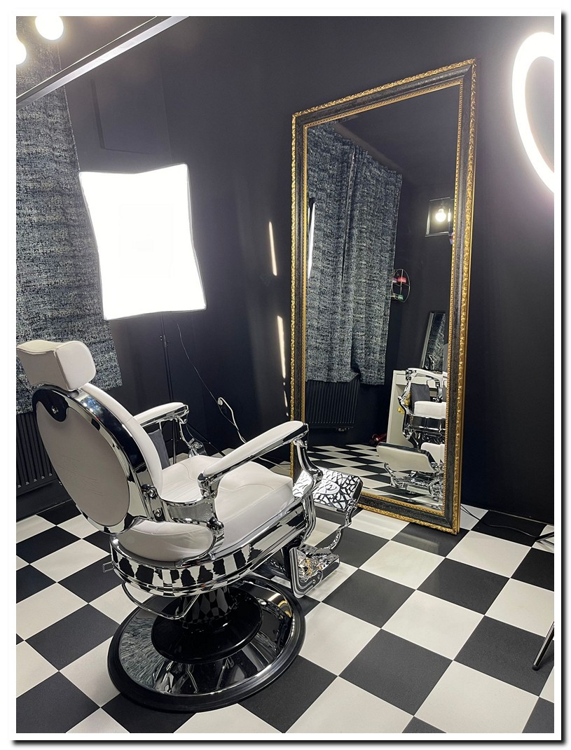 https://foto.barokspiegel.nl/ponzio/Grote-spiegel-95x195-80x180-in-kapsalon-barbershop-hairstudio.jpg